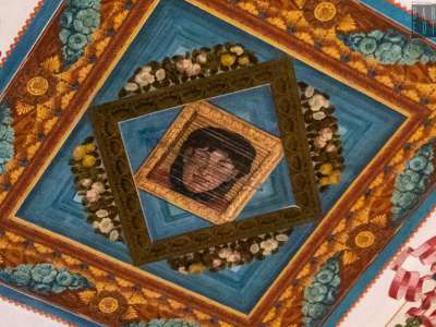 �L�immagine centrale ha una particolarit� � ci spiega Bianca -. � realizzata con una trama ondulata in modo che vista da un lato mostri una faccia...